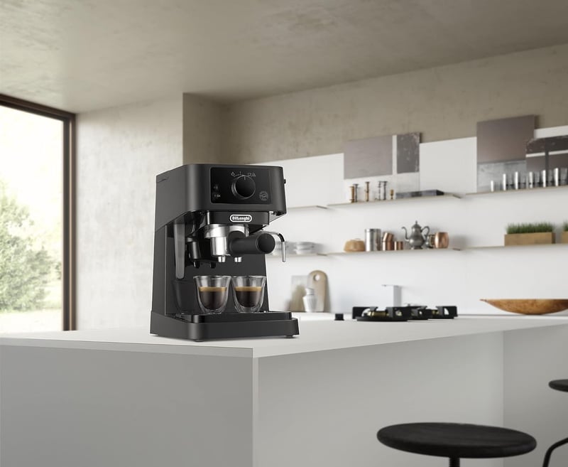 De'Longhi Stilosa EC 235.BK Traditional Espresso Portafilter Machine, Espresso Machine with Manual Milk Frother, for Espresso Powder, 1 Litre Water Tank, Black, 1100 W