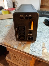 Záložný zdroj APC Back-UPS BX500MI 500VA 230V AVR Line-Interactive s výstupmi IEC – bez napájacieho kábla (stav: pozri 2. obrázok) 4