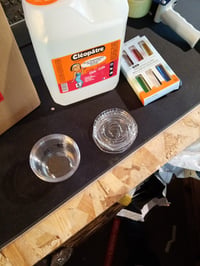 Set Adeziv Transparent Cléopâtre 2 kg + 6 Borcănașe cu Sclipici + 5 Cutii de Depozitare — cutii de depozitare lipsă (stare: vezi poza 2) 2