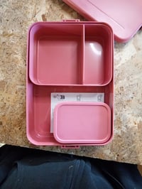 Mepal Take A Break Large Bento obedár s priehradkami 1500 ml Vivid Mauve - Veko s fľakmi a škrabancami (stav: viď 2. obrázok) 4