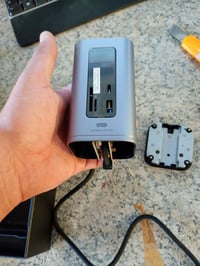 Baseus Nomos Air USB-C Dokkolóállomás 12 az 1-ben Windows — hibás, részben működik: kitört alsó rögzítőcsavarok (állapot: lásd a 2. képet) 2