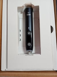 Elektrická zubná kefka Oral-B iO Series 9, individuálne sa pohybujúce štetiny, okrúhla hlavica kefky, čierna — bez náhradných hlavíc (stav: pozri 2. obrázok) 3