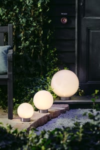 Dehner Solárna guľová lampa s bodcom a meničom farieb, Ø 30 cm, plast, biela 7