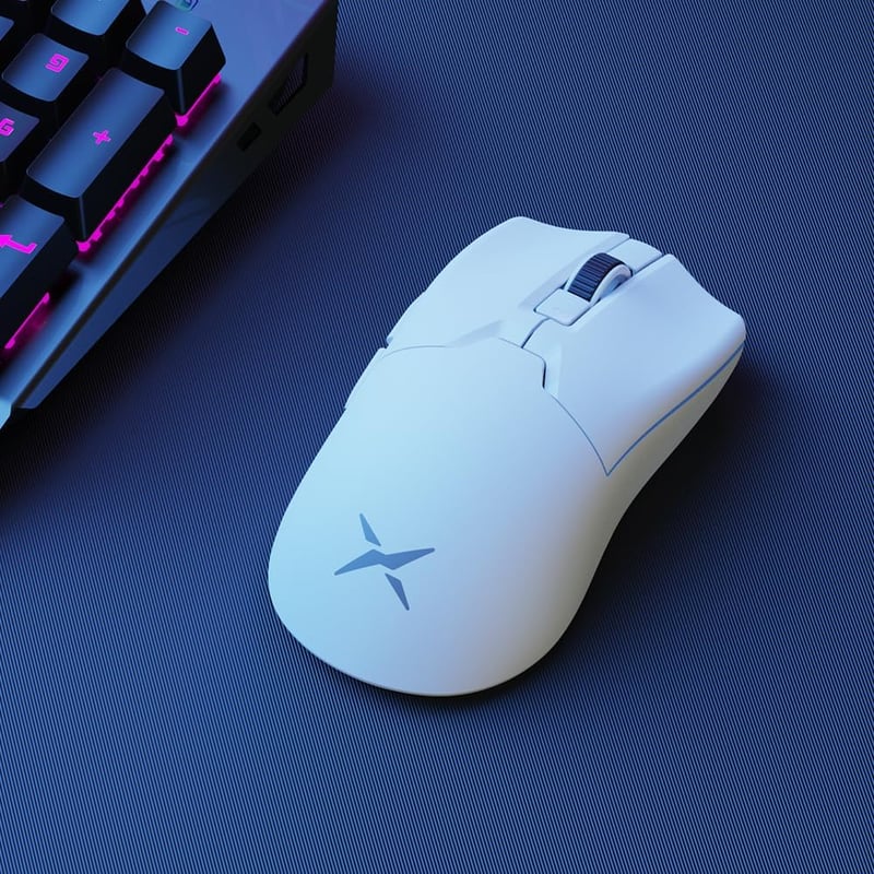 DeLUX M800Ultra Vezeték Nélküli Gaming Egér, 55g Könnyű, 26000 DPI PAW3395 Szenzor, 1000Hz, 120 Óra Akkumulátor, Tri-Mode, Fehér