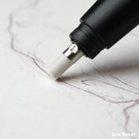 Elektrická guma Derwent 2305810, nabíjateľná cez USB – precízne gumovanie, profesionálna kvalita 5