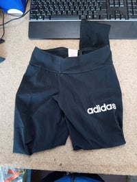 Adidas Essentials tajice za djevojčice, crno-bijele, veličina 11-12 godina, sportske dječje tajice, vidljivo korištene 2