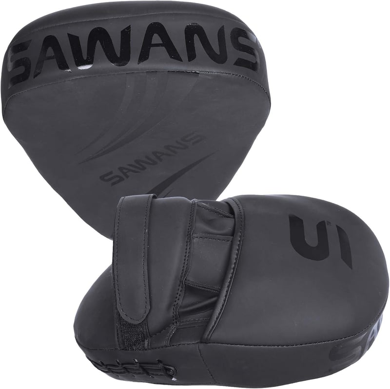 SAWANS Bőr Box Edzőpajzs - Fekete Ívelt Ütőpárna Tépőzáras Rögzítéssel, MMA, Kickbox, Muay Thai Edzéshez, Felnőtteknek