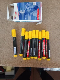 Marker permanent edding 300 galben, vârf rotund 1,5-3 mm, rezistent la apă, cu uscare rapidă, pentru suprafețe din carton, lemn, metal, sticlă - set de 9 bucăți 4