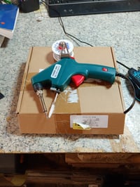 Forrasztópáka Készlet 60W 220V Automata Forrasztóón Adagolással, 5 Pótcsúccsal, Csipeszekkel és Forrasztóónnal, Egykezes Kezelés, Használt 2