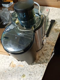 Storcător de fructe și legume Severin ES 3566, cu recipient de colectare de 500 ml, argintiu/negru, carcasă din oțel inoxidabil, 2 trepte de viteză 3