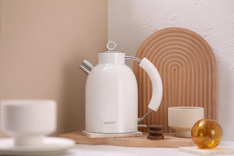 ASCOT Retro Fehér Elektromos Vízforraló 1,5L - Rozsdamentes Acél, Túlforrás Védelem
