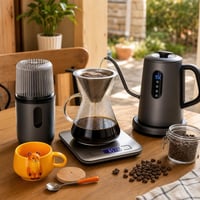 Kávový set Kávové kúzlo: 1x mlynček + 1x pour over kávovar + 1x váha + 1x kanvica + 1x šálka 1