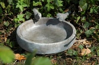 Okrugla betonska pojilica za ptice s dvije ukrasne ptice za divlje ptice, Ø 24,5 cm, kameno siva, za vrt/terasu/balkon 4