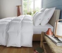 DODO Bavlnená posteľná bielizeň z perkálu 220x240 cm – pre 2 osoby, biela, antialergénna, 100 % bavlnený perkál, polyesterová výplň Suprelle Senso Protect 2