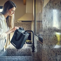 Prenosná nádrž na vodu Dometic Go Hydration 11 l, kanister na vodu na kempovanie, do auta aj na loď, robustný dizajn 5