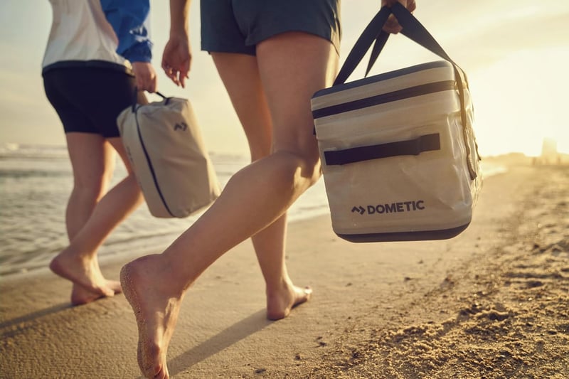DOMETIC GO Soft hűtőtáska 20L - hordozható szigetelt tároló kemping felszerelésekhez szürke színben