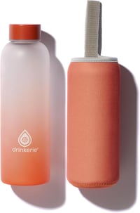 drinkerie 500 ml narancssárga üveg kulacs szilikon fogóval, szellőzővel és szűrővel 1
