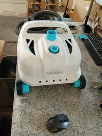 Automatický bazénový vysávač Intex ZX300 – na čistenie dna a stien, filtračný kôš s objemom 1,8 litra, s kolieskami 2