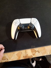 Bezdrôtový ovládač Sony DualSense pre PS5 v bielej farbe - gamepad pre PlayStation 5, použitý stav 2