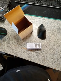 CHERRY MW 4500 Left ergonomikus vertikális vezeték nélküli egér — hibás, alkatrésznek: USB vevőegység nélkül (állapot: lásd a 2. képet) 2