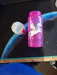 Detská fľaša na vodu Sigg Viva One Unifly 0,5 l, ružová s motívom jednorožca, bez BPA, vhodná na sýtené nápoje — používaná (stav: pozri 2. obrázok) 3