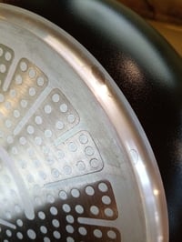 Fissler Essential Black aluminijska tava s keramičkim premazom 28 cm, bez PFAS/PTFE — oguljena boja na dnu i ogrebotine (stanje: vidi 2. sliku) 2