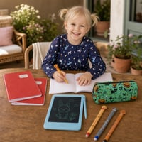 Set școlar fetițe: rochie + penar + 3 pixuri ștergibile + 2 caiete matematică + tabletă grafică 1