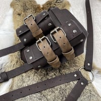 HiiFeuer Középkori Barna Műbőr Dupla Háti Kardtartó LARP Jelmezekhez 5
