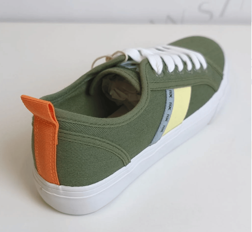 XTI Basic khaki trampki részlet