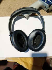 Bluetooth slúchadlá s potlačením hluku Bose QuietComfort SC s mikrofónom — Vankúšik na pravom náušníku je rozlepený (stav: pozri 2. obrázok) 3