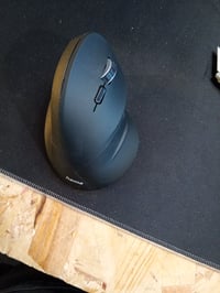 Hama ergonomski bežični vertikalni miš za dešnjake, optički senzor 1000/1400/1800 DPI, crni 2