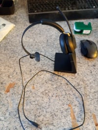 Jabra Evolve2 65 vezeték nélküli mono headset mikrofonnal, USB-A dongle és töltőállvány, fekete, használt 2