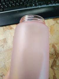 Fľaša na vodu ion8 1000 ml - svetloružová, nepriepustná, otváranie jednou rukou, bezpečnostný zámok, bez BPA — používaná (stav: pozri 2. obrázok) 4