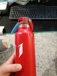 Super Sparrow FlipFlow rozsdamentes acél termosz kulacs 750 ml, piros — szívószálak nélkül, oldalsó horpadással (állapot: lásd a 2. képet) 2