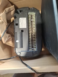 Skartovačka Amazon Basics s krížovým rezom, 8 listov, 14-litrový kôš, s priehľadným okienkom, aj na kreditné karty, čierna 3
