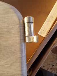 Schütte Lightwood MDF WC-ülőke Soft-Close mechanizmussal, világos fa — hibás, részben működik: tartóelem-törés (állapot: lásd a 2. képet) 2