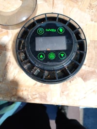 Automatický dávkovač krmiva pre akváriové ryby Petbank s USB nabíjaním, LCD displejom, časovačom a dizajnom proti vlhkosti - Automatické krmivo pre ryby 3