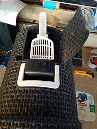 Litiereă acoperită pentru pisici Curver Petlife cu lopățică, aspect de ratan, antracit, 51,5x38,5x40 cm, utilizată 3