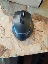 Ergonomická bezdrôtová USB myš AmazonBasics, nastaviteľné DPI, čierna – používaná 3