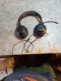 Káblové herné slúchadlá JBL Quantum 100 s mikrofónom, čierne - použité, opotrebované — Známky používania sú viditeľné (stav: pozri 2. obrázok) 3