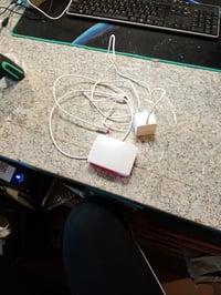 db-tronic Raspberry Pi 4 1GB Starter Szett 64GB, 15W tápegység, piros-fehér ház — SD-kártya és olvasó nélkül (állapot: lásd a 2. képet) 2
