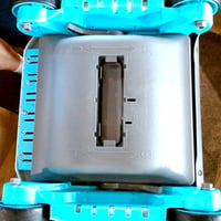 Robot automat pentru curățarea piscinei Intex ZX300 – Pentru curățarea fundului și a pereților – Crăpat — Crăpat la nivelul dispozitivului de fixare a filtrului inferior (stare: vezi a 2-a poză) 3