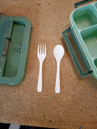 Cutie de prânz tip Bento pentru copii Dntorx cu compartimente, 1300 ml, verde, cu tacâmuri, recipient etanș pentru școală 4