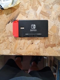 Nintendo Switch konzol - neon piros Joy-Con - Hibás, nem kapcsol be 3
