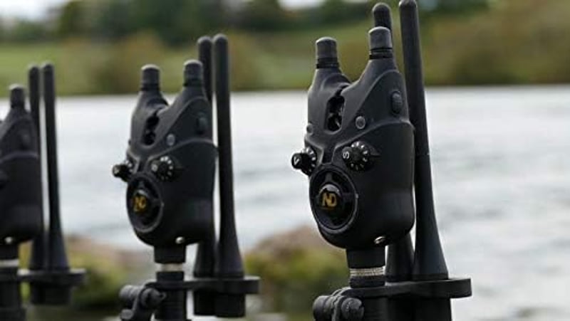 New Direction Tackle K9s 2+1 Vezeték Nélküli Kapásjelző Szett | Okostelefonos Vezérlés | Kijelzős Vevőegység | Éjszakai Fény | Bottartó Fül
