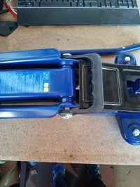 Cric hidraulic tip crocodil Goodyear pentru camioane, capacitate 3 tone, culoare albastră, stare uzată 3