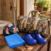 Set duș: geantă impermeabilă + prosop rapid + papuci + geantă 40l 1