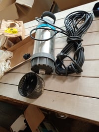 Gardena 5900/4 Inox Automatic merülő-nyomásszivattyú – 5900 l/h — a szűrője és a szivattyú külseje is koszos (állapot: lásd a 2. képet) 2