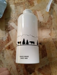 Hliníková fľaša na vodu SIGG Traveller Swiss Craft na sýtené nápoje, biela, 0,6 l, nepriepustná — použitá (stav: pozri 2. obrázok) 2