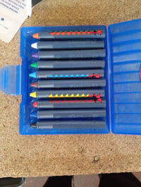 Pelikan set voštanih bojica topivih u vodi, s kliznim etuijem, 10 boja, vidljivo korišteno 3